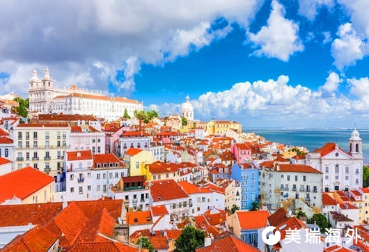 lisbon-portugal-skyline-V3TNRE8-1024x700.jpg